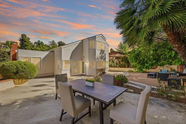 17876 Aguamiel, San Diego, CA 92127