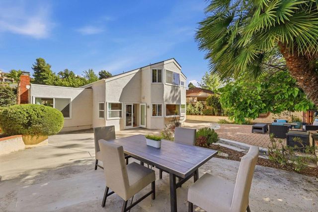 17876 Aguamiel, San Diego, CA 92127