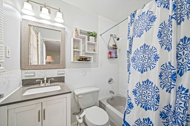 8470 159th Street, Jamaica Hills, NY 11432