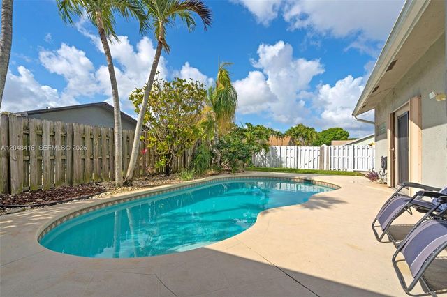 8650 NW 46th Ct, Lauderhill, FL 33351