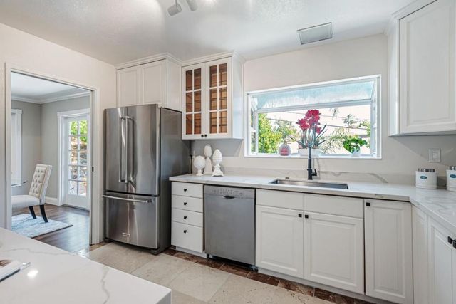 697 Glennan Drive, Redwood City, CA 94061