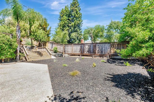 697 Glennan Drive, Redwood City, CA 94061