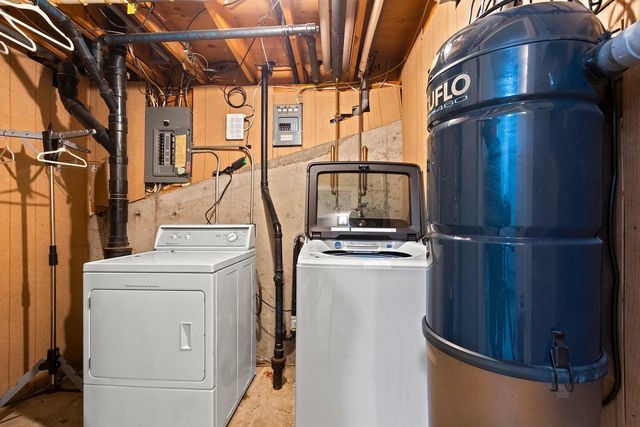 1945 EVERBREEZE ROAD, Green Bay, WI 54304