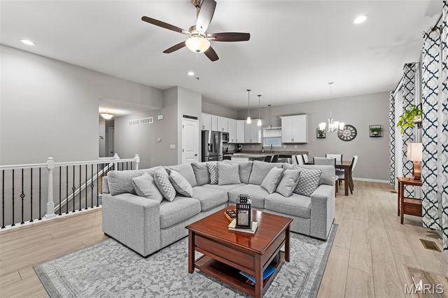 415 Knothole Lane, Wentzville, MO 63385