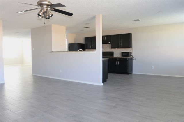 2048 Crosbyton Lane, Grand Prairie, TX 75052