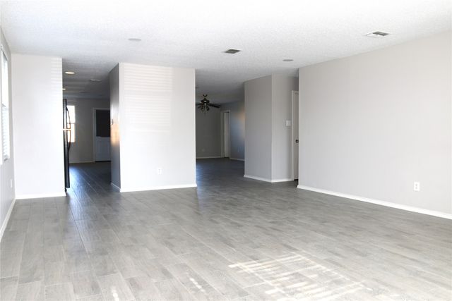 2048 Crosbyton Lane, Grand Prairie, TX 75052