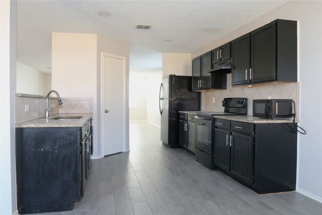 2048 Crosbyton Lane, Grand Prairie, TX 75052