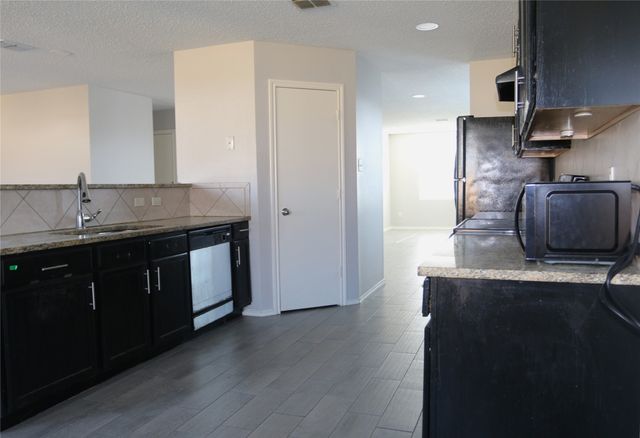 2048 Crosbyton Lane, Grand Prairie, TX 75052