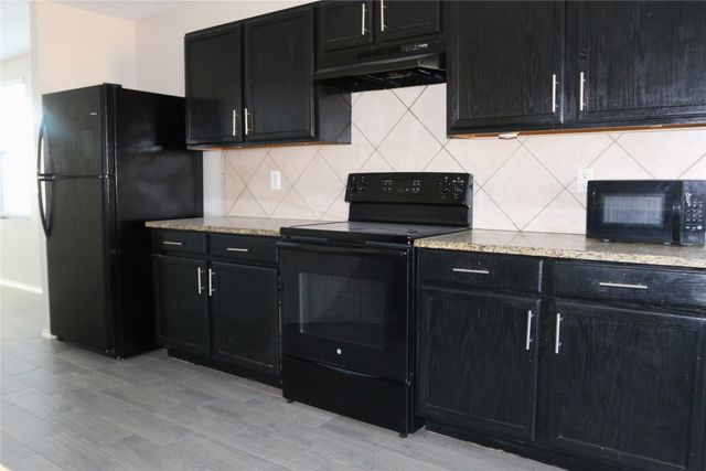 2048 Crosbyton Lane, Grand Prairie, TX 75052