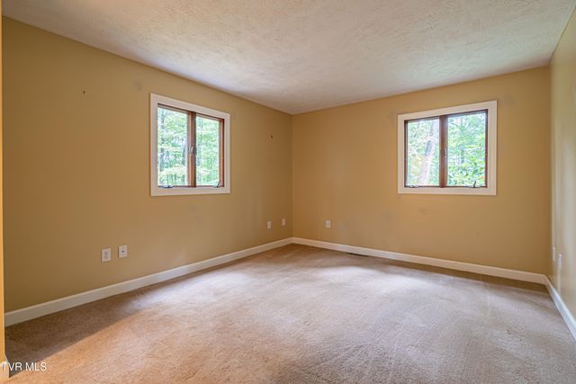 19216 Mercedes Drive, Abingdon, VA 24210