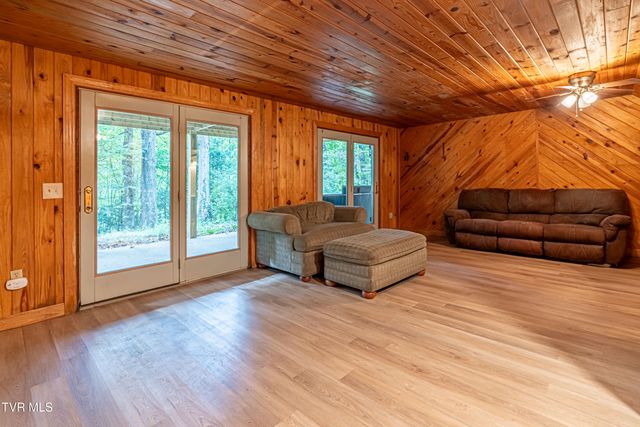 19216 Mercedes Drive, Abingdon, VA 24210