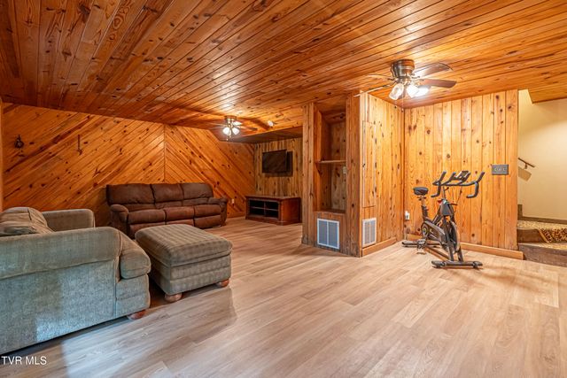 19216 Mercedes Drive, Abingdon, VA 24210