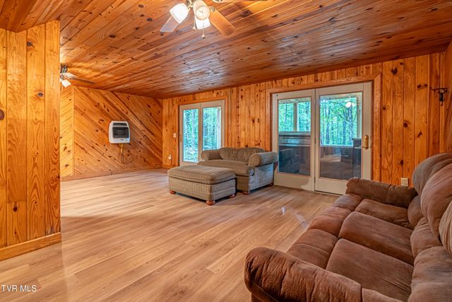 19216 Mercedes Drive, Abingdon, VA 24210