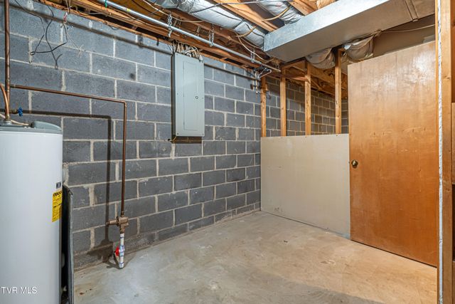 19216 Mercedes Drive, Abingdon, VA 24210