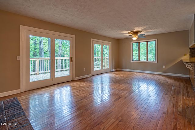 19216 Mercedes Drive, Abingdon, VA 24210