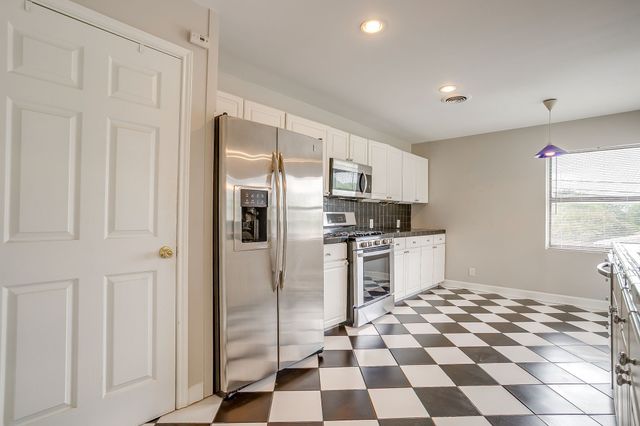 3313 Bilglade Road, Fort Worth, TX 76133