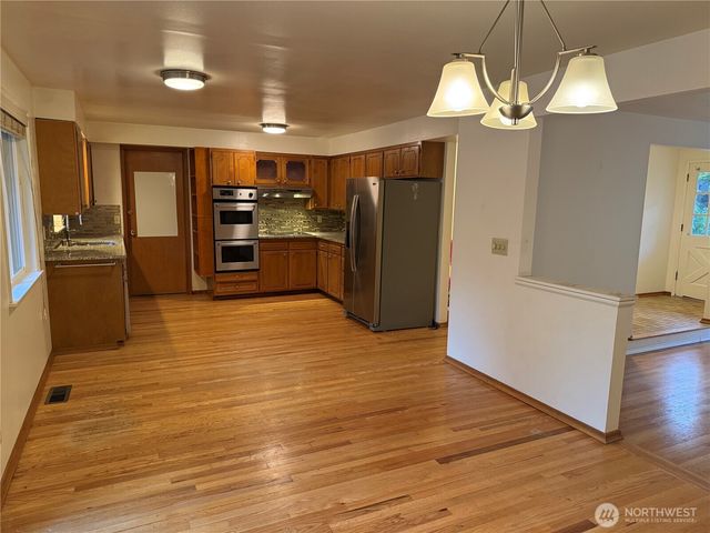 17421 NE 11th Street, Bellevue, WA 98008