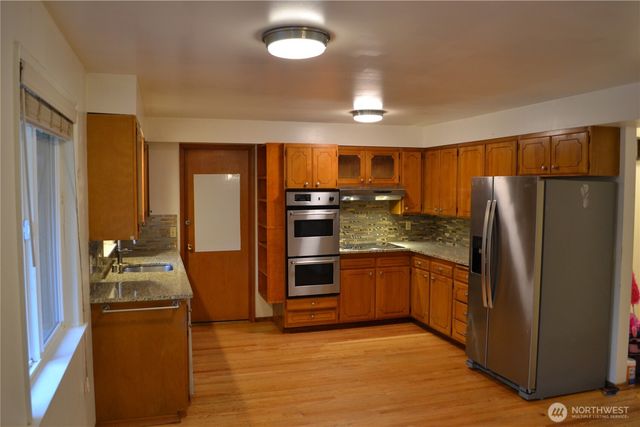 17421 NE 11th Street, Bellevue, WA 98008