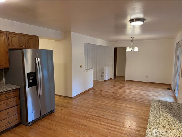 17421 NE 11th Street, Bellevue, WA 98008