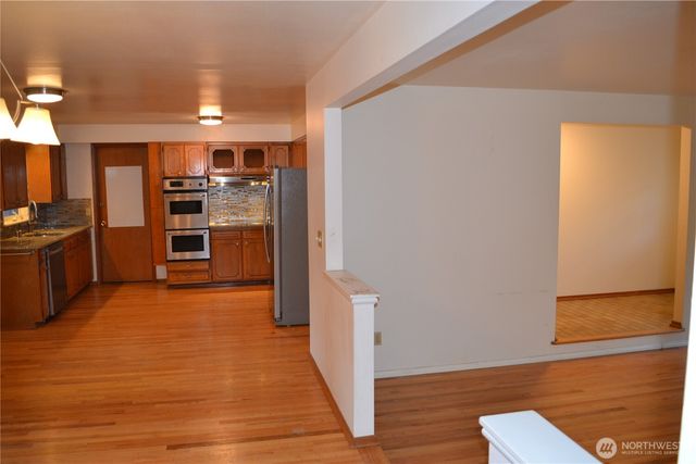 17421 NE 11th Street, Bellevue, WA 98008