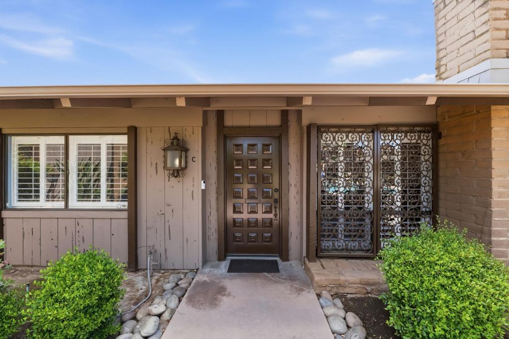 Image 1 of property listing at 5072 N Wishon Avenue APT C, Fresno, CA 93704