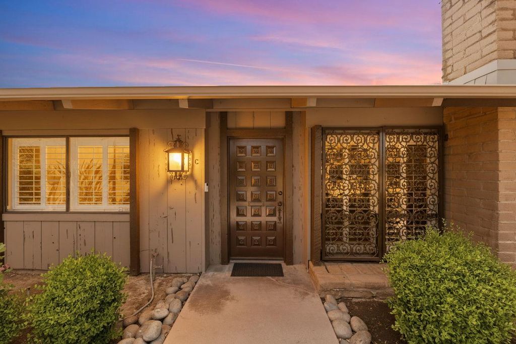 Image 2 of property listing at 5072 N Wishon Avenue APT C, Fresno, CA 93704