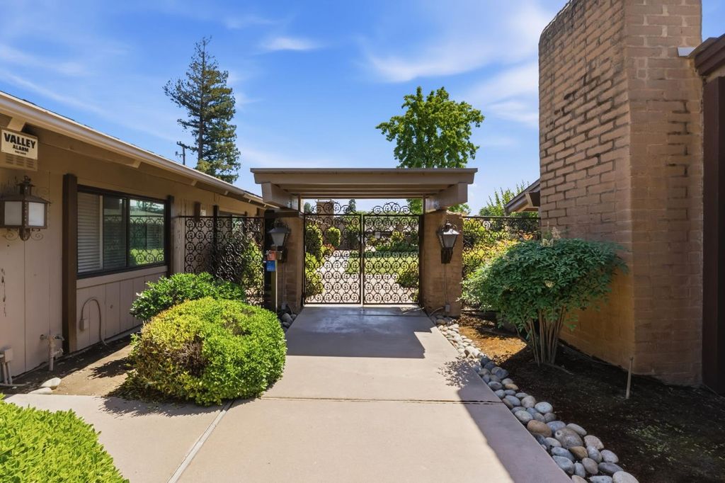 Image 26 of property listing at 5072 N Wishon Avenue APT C, Fresno, CA 93704