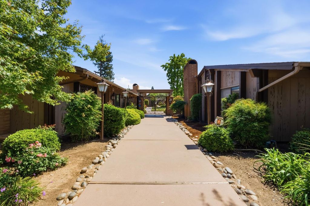 Image 27 of property listing at 5072 N Wishon Avenue APT C, Fresno, CA 93704