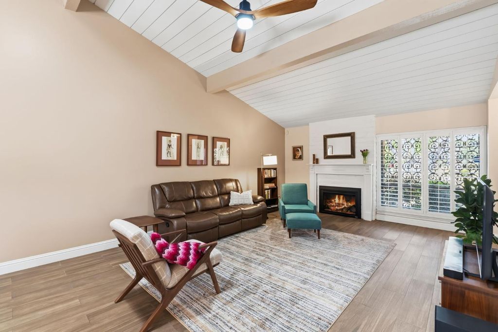 Image 5 of property listing at 5072 N Wishon Avenue APT C, Fresno, CA 93704