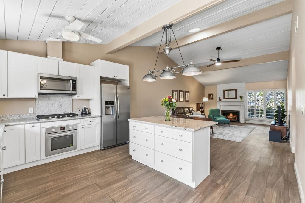 Image 9 of property listing at 5072 N Wishon Avenue APT C, Fresno, CA 93704