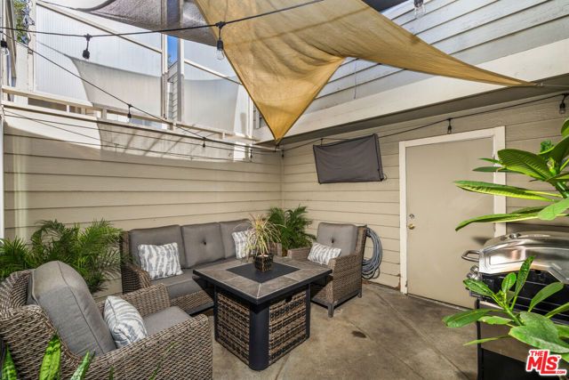 11377 Osborne Place 6, Sylmar (los Angeles), CA 91342