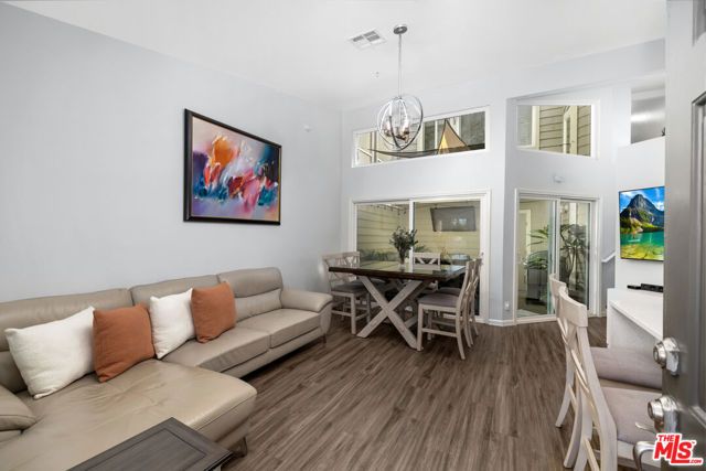 11377 Osborne Place 6, Sylmar (los Angeles), CA 91342