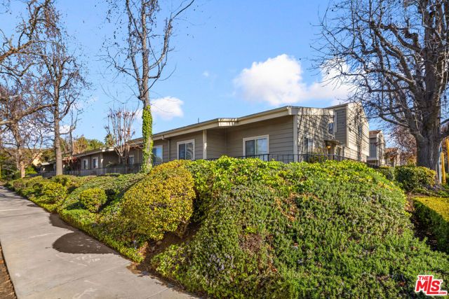 11377 Osborne Place 6, Sylmar (los Angeles), CA 91342