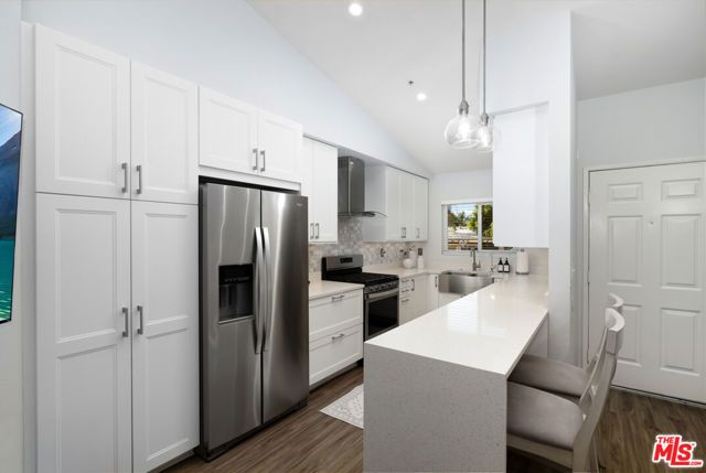 11377 Osborne Place 6, Sylmar (los Angeles), CA 91342