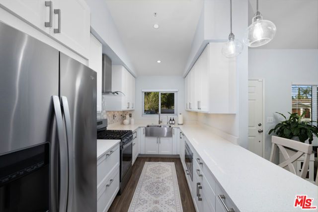 11377 Osborne Place 6, Sylmar (los Angeles), CA 91342