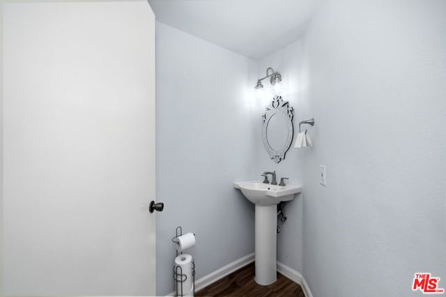 11377 Osborne Place 6, Sylmar (los Angeles), CA 91342