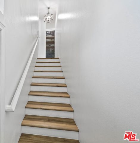 11377 Osborne Place 6, Sylmar (los Angeles), CA 91342