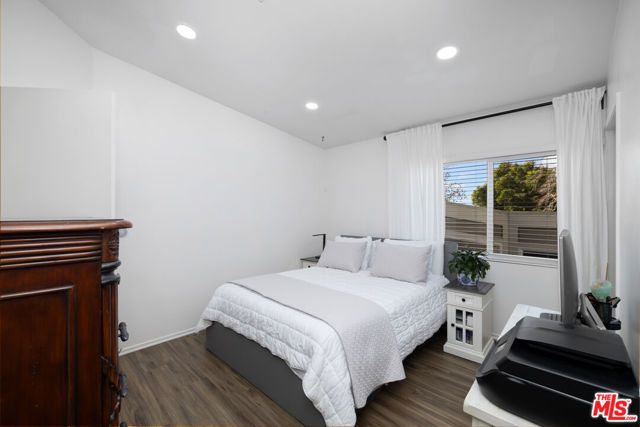 11377 Osborne Place 6, Sylmar (los Angeles), CA 91342