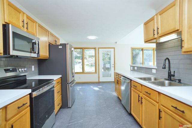 5311 Pony Hill Court, Lincoln, NE 68516