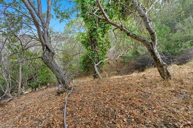 000 Lakeview Way, Redwood City, CA 94062