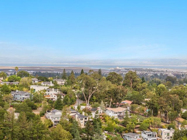 000 Lakeview Way, Redwood City, CA 94062