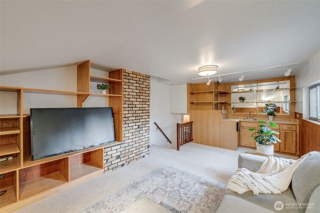 17104 Dayton Avenue N, Shoreline, WA 98133