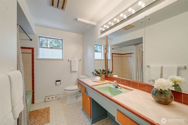 17104 Dayton Avenue N, Shoreline, WA 98133