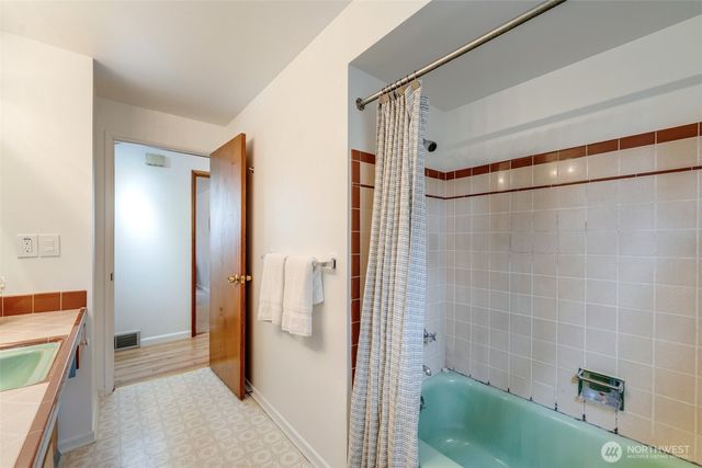 17104 Dayton Avenue N, Shoreline, WA 98133