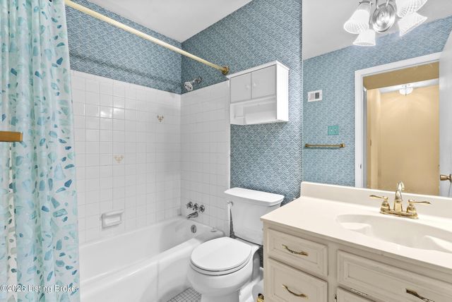 1926 Goldsmith Ln UNIT 85, Louisville, KY 40218