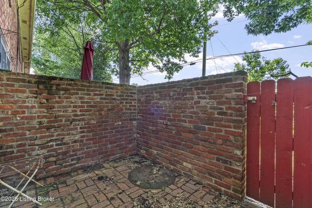 1926 Goldsmith Ln UNIT 85, Louisville, KY 40218