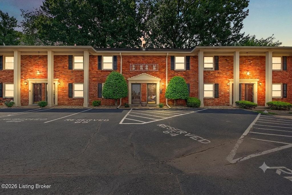 1926 Goldsmith Ln UNIT 85, Louisville, KY 40218