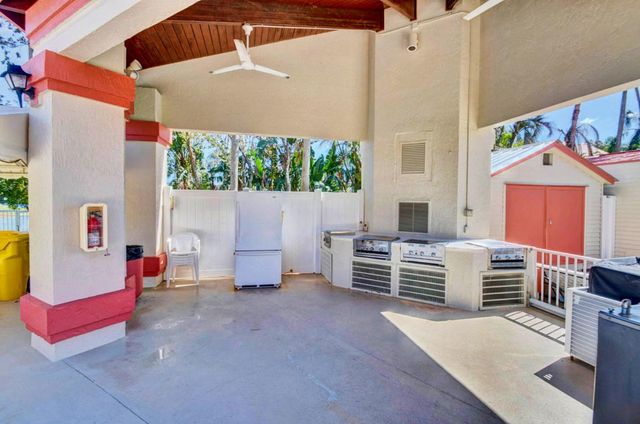 7657 Lexington Club Boulevard, Delray Beach, FL 33446