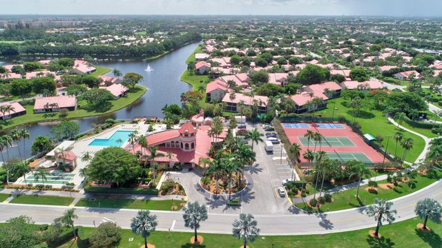 7657 Lexington Club Boulevard, Delray Beach, FL 33446