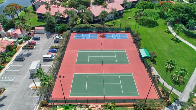 7657 Lexington Club Boulevard, Delray Beach, FL 33446